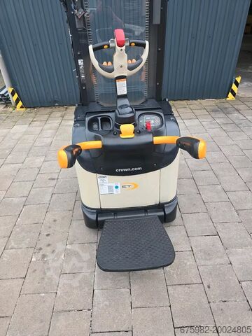 Ride-on high lift pallet truck CROWN ETi 4040