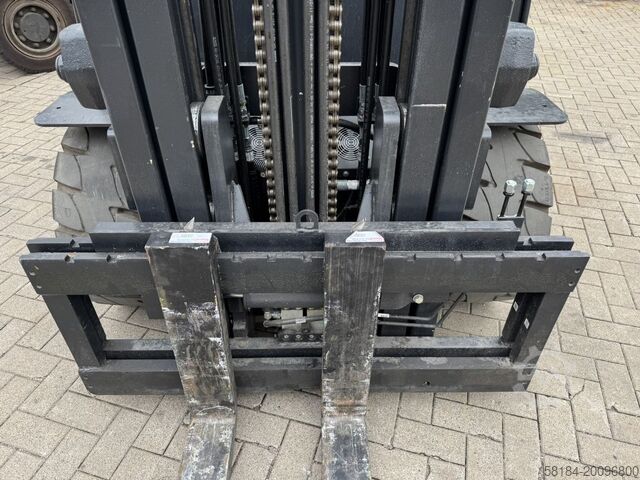 Electric 4-wheel forklift Doosan B50XC-7