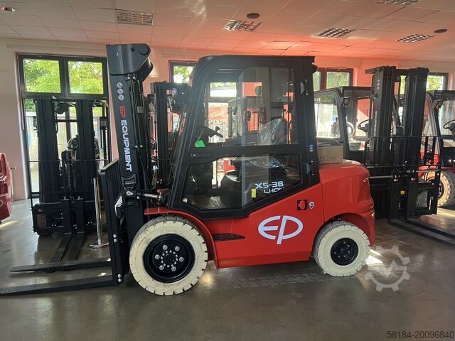 Electric 4-wheel forklift EP EFL382X5