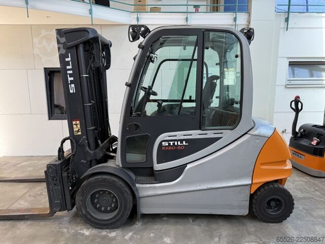 Electric 4-wheel forklift Still RX 60-50 / AKKU 76 % / 5915 Std.
