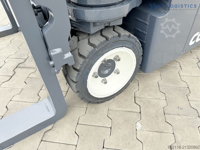 Vierwegestapler COMBILIFT CBE2500 TRIPLEX 5500 FORK POSITIONER