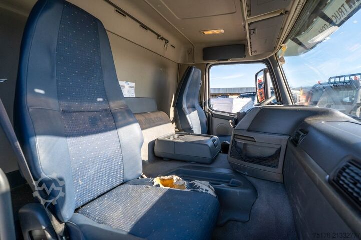 Tarpaulin VOLVO FM 330 -6x2- VEB+ / DHOLLANDIA