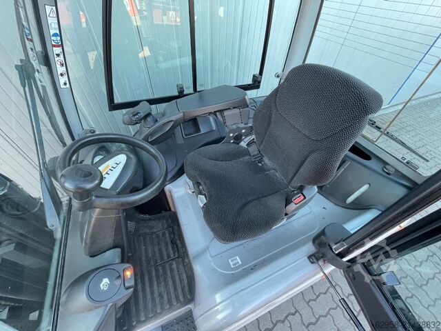 Electric 4-wheel forklift Still RX60-25