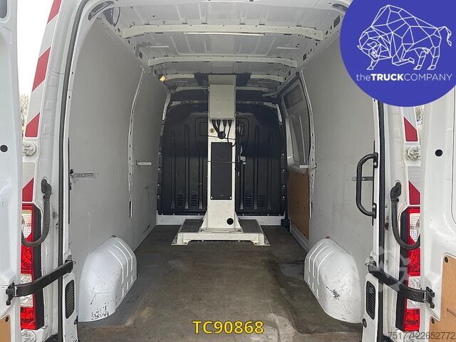 Lifting platform Renault Master 145.35 Nacelle