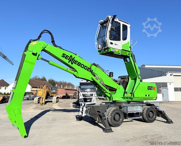 Material handler Sennebogen 821E