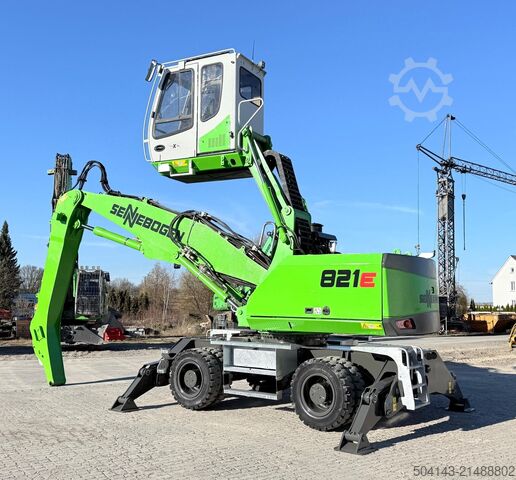 Material handler Sennebogen 821E