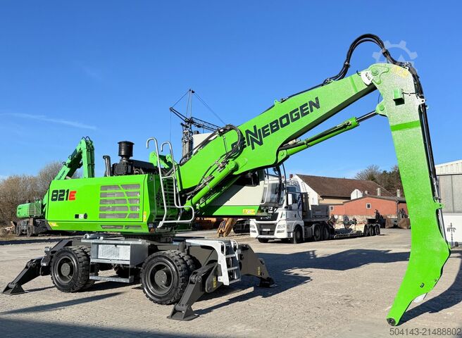 Material handler Sennebogen 821E