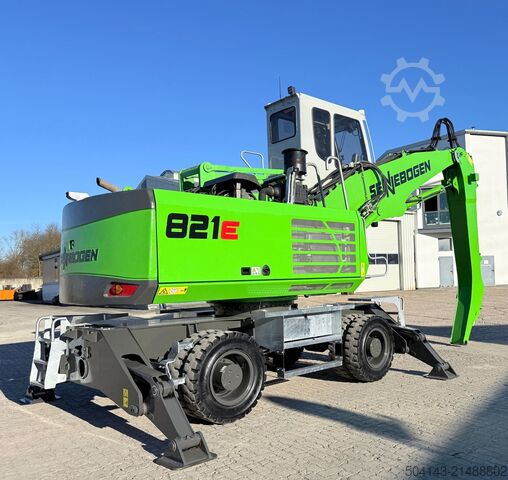 Material handler Sennebogen 821E