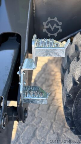 Material handler Sennebogen 821E