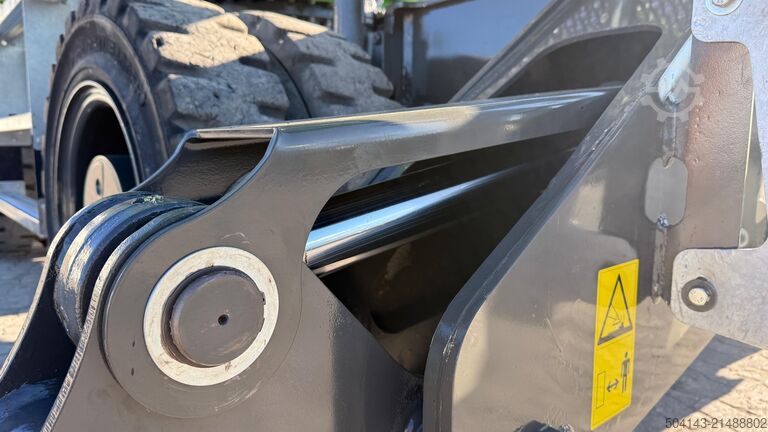 Material handler Sennebogen 821E