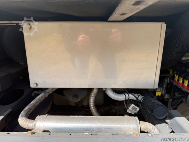 Box van MERCEDES-BENZ 816 L 4 m Koffer-Heizung Kamera Klima 1t LBW