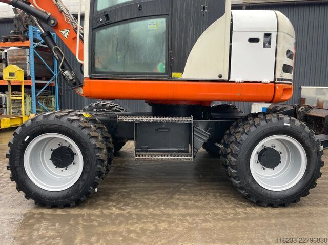 Mobile excavator Terex 