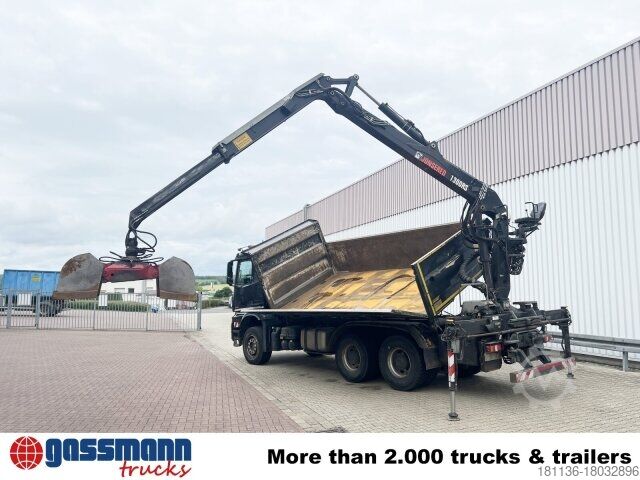 Kipper LKW Mercedes-Benz Arocs 3345 K 6x4, Heckkran Hiab Jonsered 1300RS79,