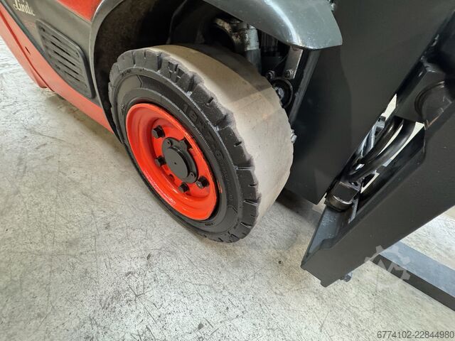 Electric - 3 wheels Linde E12-386-02 + Ladegerät 3550 --EK