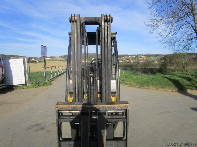 Dieselstapler Yale GDP30VX - Triplex-Freihub 4,9m + ZINKENVERSTELLER
