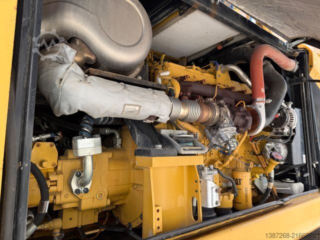 Mobilbagger CATERPILLAR M318F / 9.852 H / Deutsche Maschine