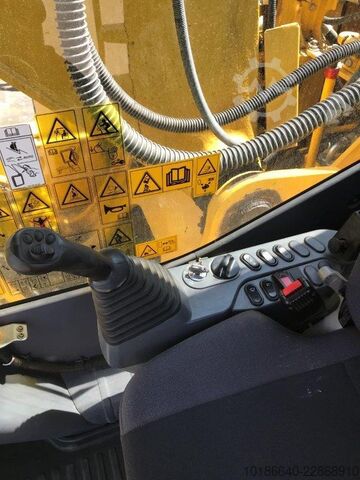 Komatsu PC210LCI-11 Komatsu PC210LCI-11