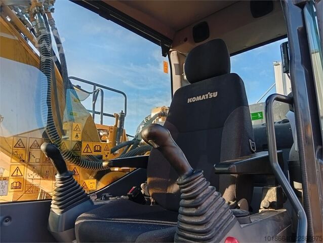 Komatsu PC210LC-11E0 Komatsu PC210LC-11E0