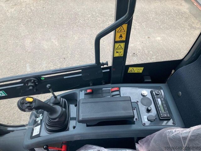 Komatsu WA80M-8E0 Komatsu WA80M-8E0