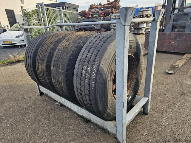 2010 BRIDGESTONE Anhängerreifen | 425/65 R 22.5 | 12-12-6-3 mm Profil. BRIDGESTONE TRAILER BAND |425/65 R 22.5 | 12-12-6-3 MM PROF...
