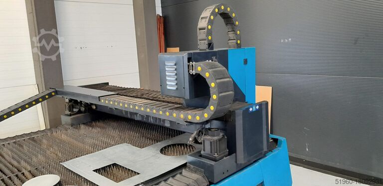 Laserschneider Wycinarka laserowa do stali SUDA FC 1530 Wycinarka laserowa do stali SUDA FC 1530