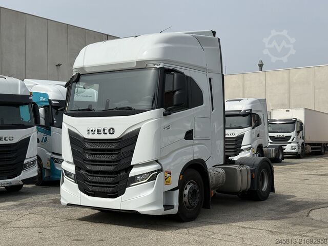 Standard tractor unit Iveco SWAY 490