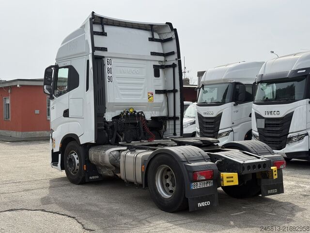 Standard tractor unit Iveco SWAY 490