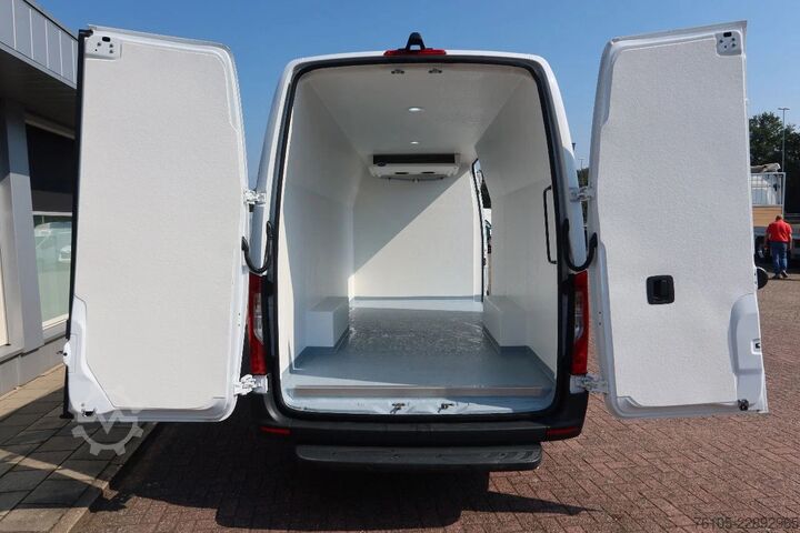 Refrigerated/freezer transport (delivery van) Mercedes-Benz Sprinter 317 Koel/Vries/Verwarmen met nachtaans...