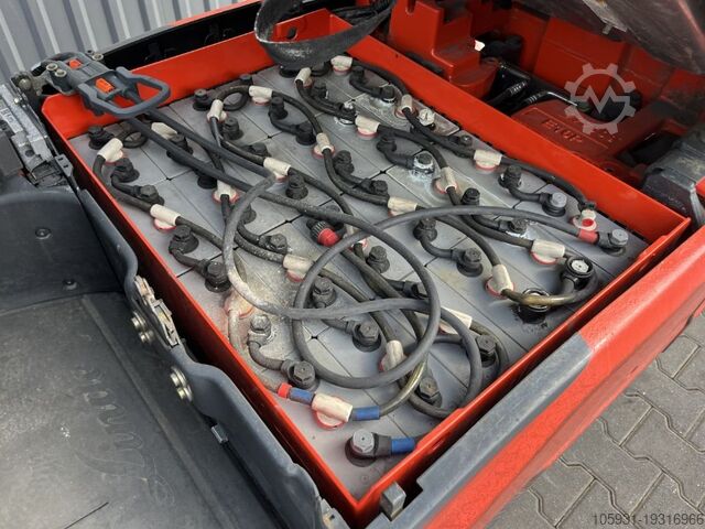 Electric 4-wheel forklift Linde E16P-02