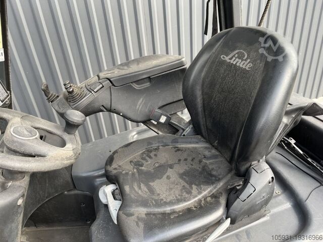 Electric 4-wheel forklift Linde E16P-02