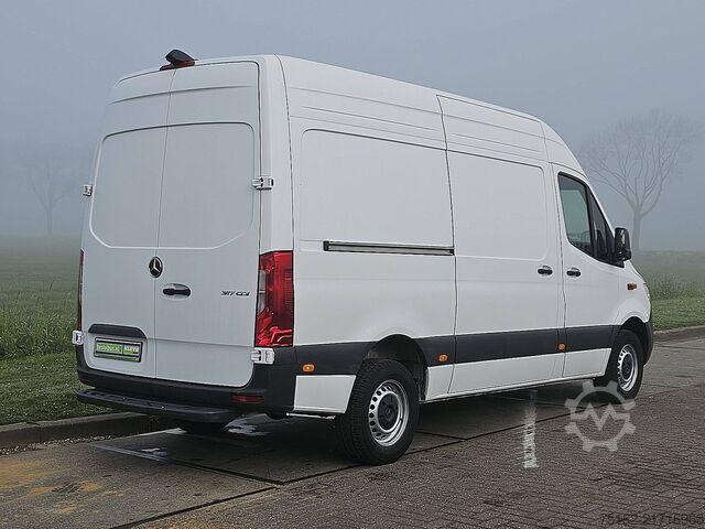 High-roof van MERCEDES-BENZ SPRINTER 317 L2H2 Mbux RWD Euro6!