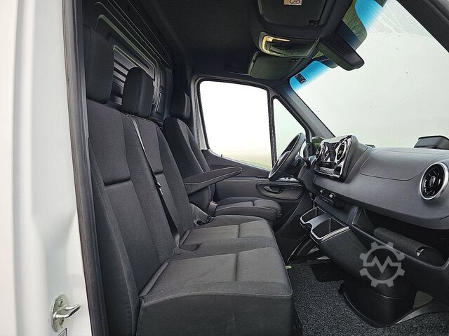 High-roof van MERCEDES-BENZ SPRINTER 317 L2H2 Mbux RWD Euro6!