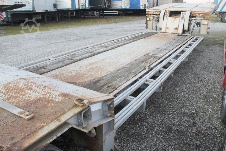 Lowered semi-trailer for the transport of construction machinery bertoja