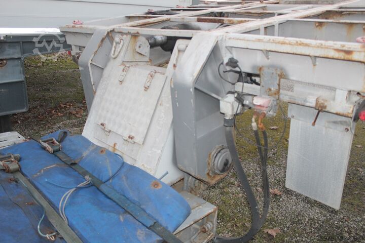 Lowered semi-trailer for the transport of construction machinery bertoja