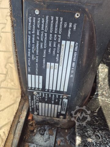 Municipal tractor Kärcher MIC 34C - TIPP TRAILER