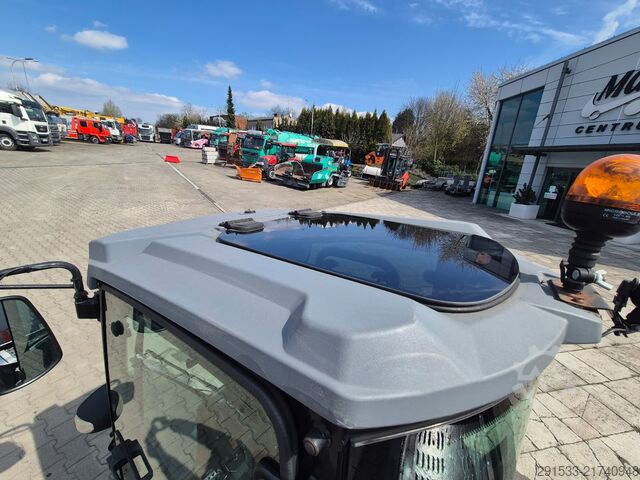 Municipal tractor Kärcher MIC 34C - TIPP TRAILER