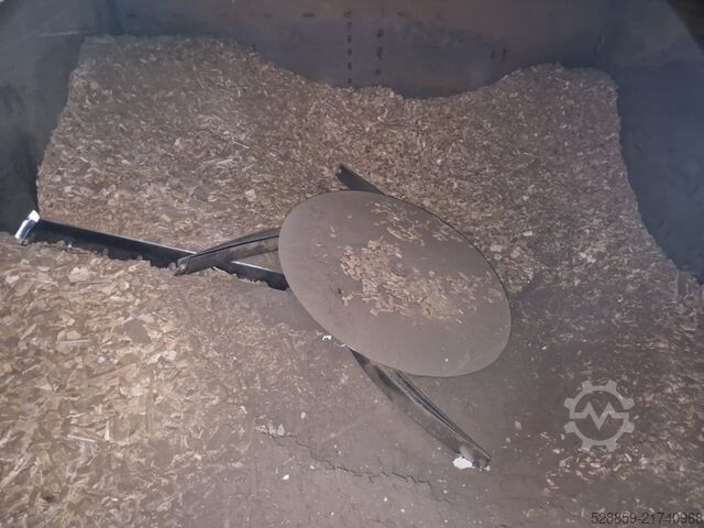 Wood chip discharge hoppers with auger  