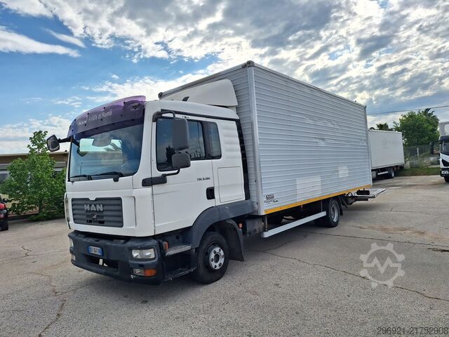 Transporter mit Koffer MAN TGL 8.180N