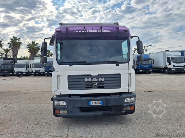 Transporter mit Koffer MAN TGL 8.180N