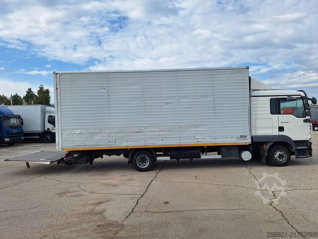 Transporter mit Koffer MAN TGL 8.180N