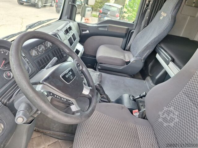 Transporter mit Koffer MAN TGL 8.180N