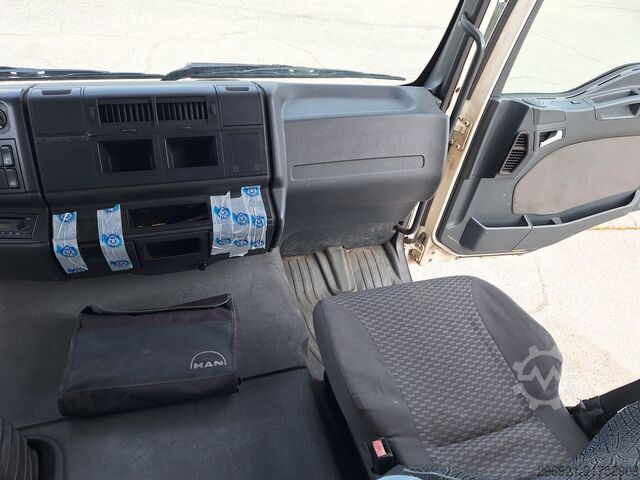 Transporter mit Koffer MAN TGL 8.180N