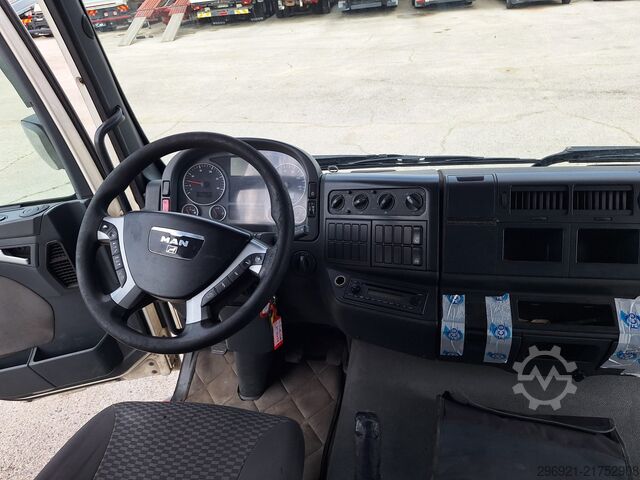 Transporter mit Koffer MAN TGL 8.180N