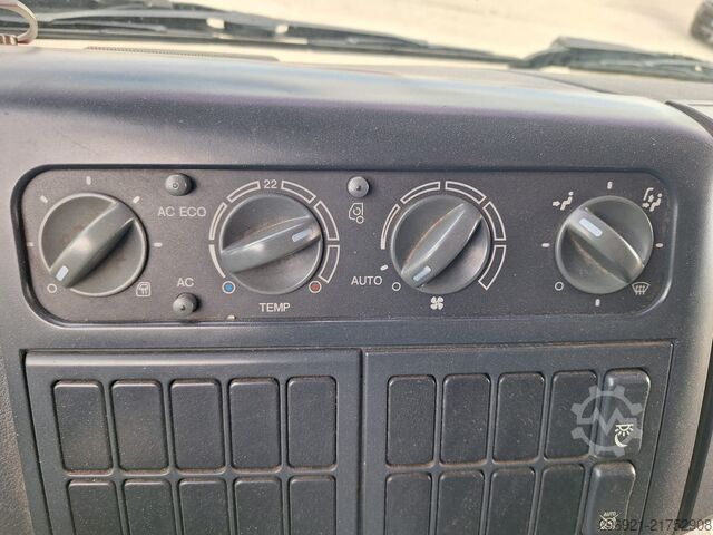 Transporter mit Koffer MAN TGL 8.180N