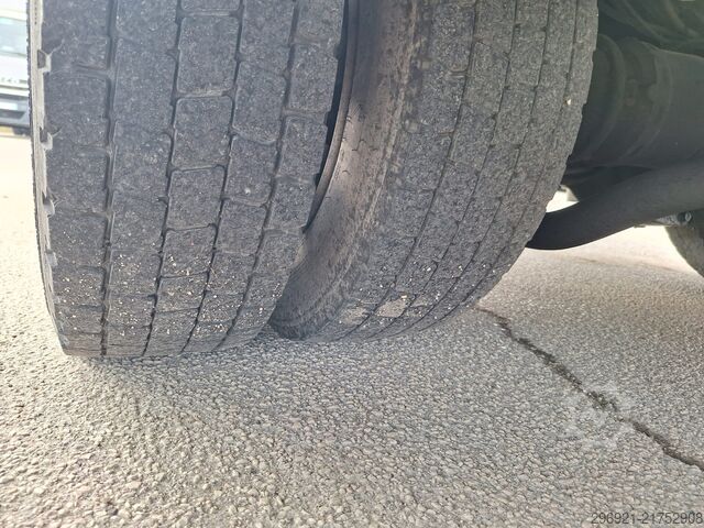 Transporter mit Koffer MAN TGL 8.180N