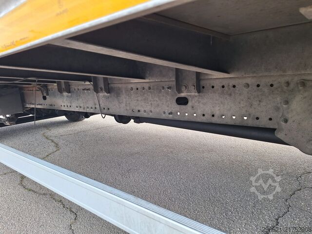 Transporter mit Koffer MAN TGL 8.180N