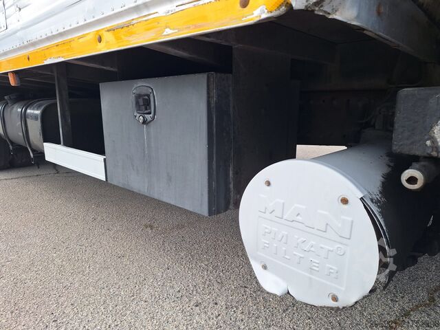 Transporter mit Koffer MAN TGL 8.180N