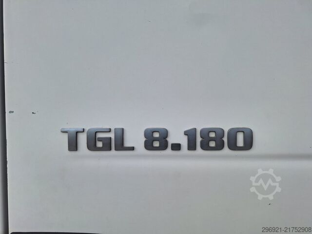 Transporter mit Koffer MAN TGL 8.180N