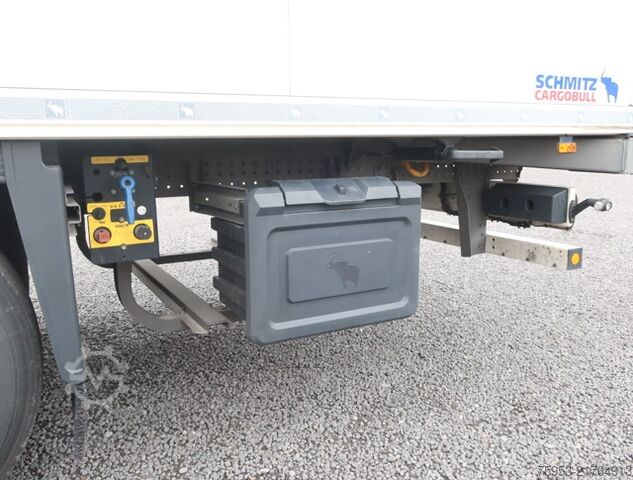 Reefer semitrailer Schmitz Cargobull SKO 24 Rohrbahn Liftachse Carrier Vector HE19