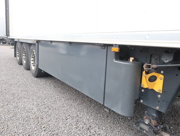 Reefer semitrailer Schmitz Cargobull SKO 24 Rohrbahn Liftachse Carrier Vector HE19